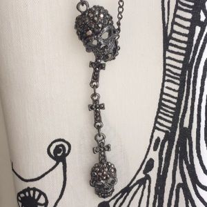 Elegant skull necklace
